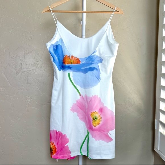 Commense Backless Floral Mini Dress White Medium NWT - Picture 6 of 9